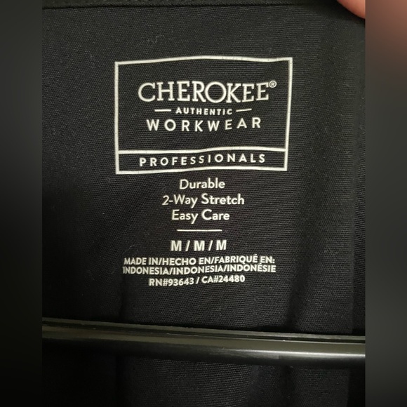 Cherokee scrub top - Picture 4 of 4